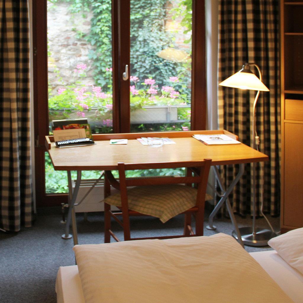 Hotel Agneshof Nurnberg Rum bild